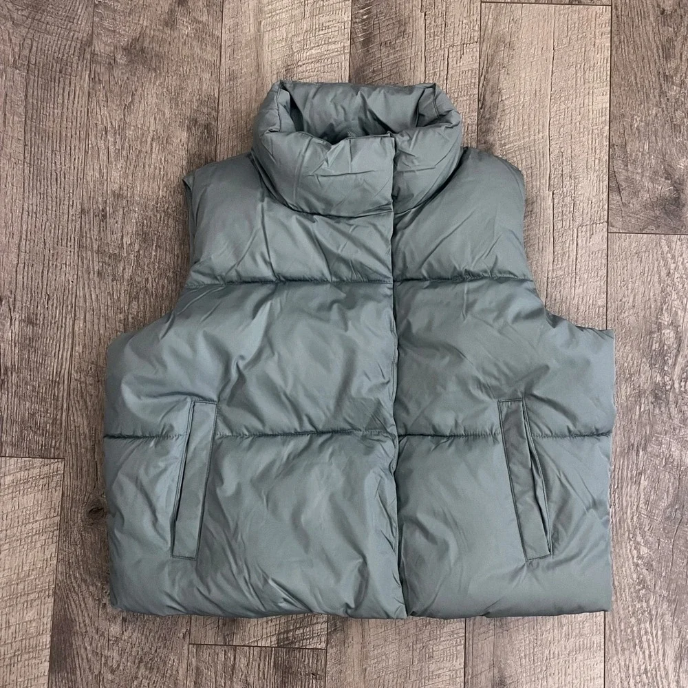 Old Navy Mens Large Puffer Vest Sage Green Funnel Neck Quilted Full Zip Snap